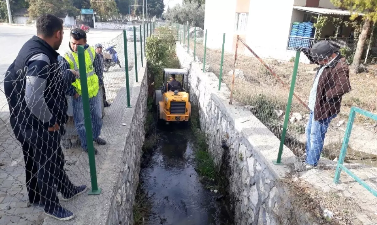 Gümlüceli Mahallesinde Dere Temizliği Başladı