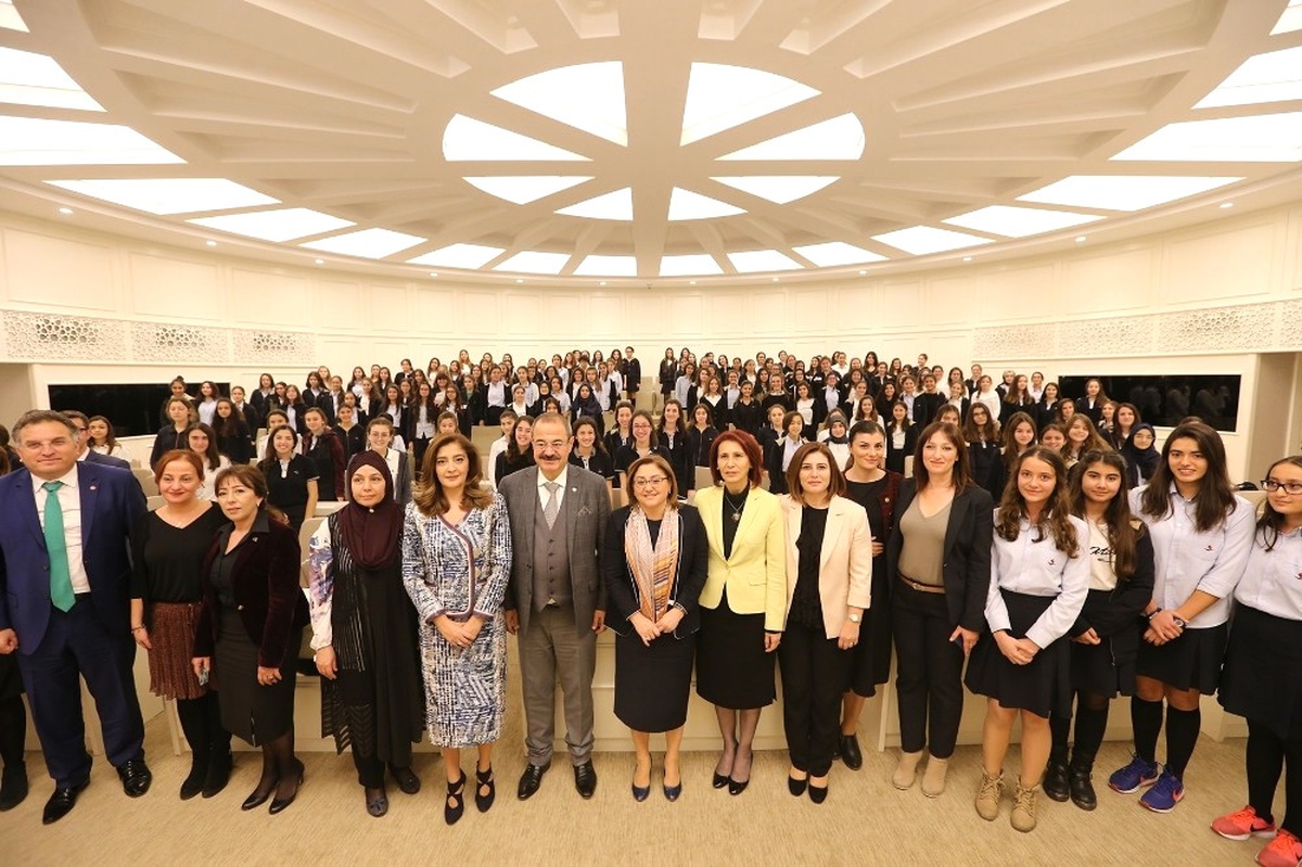 Haydi Kızlar Yönetime" Projesinin Konuğu Sanko Okulları Oldu
