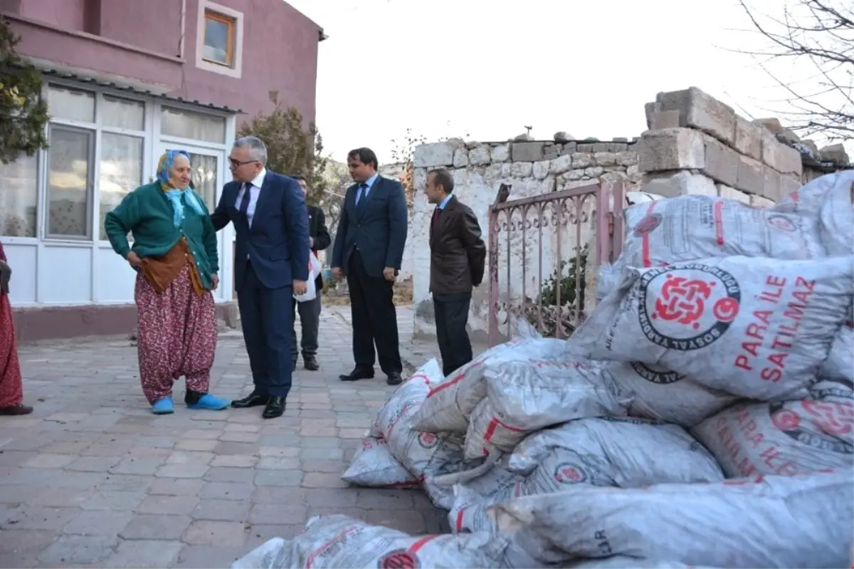 İhtiyaç Sahibi Ailelere Kömür Dağıtımı Devam Ediyor