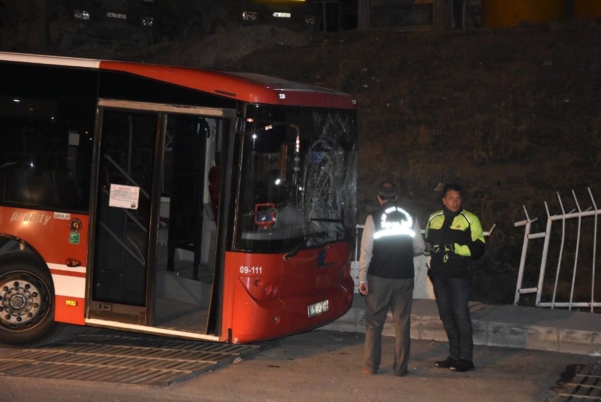 İki Otobüs Arasında Kalan Talihsiz Adam Hayatını Kaybetti