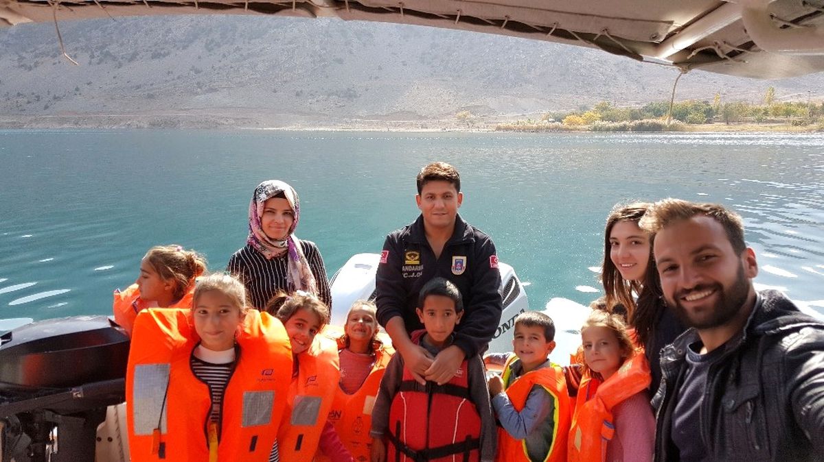 Jandarma, Vanlı Çocukları Van Gölü ile Buluşturdu