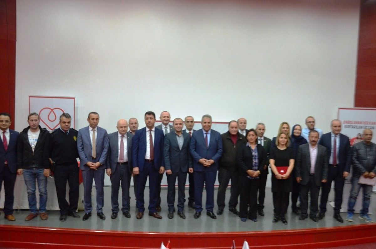 Kan Bağışçılarına Madalya