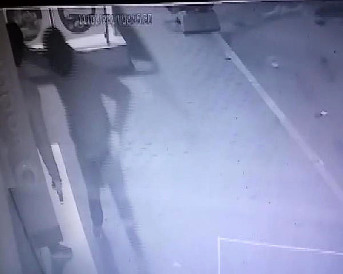 Kar Maskesiyle Silahla Geldiler, Kapısını Tekmeyle Kırdıkları İşyerini Soydular