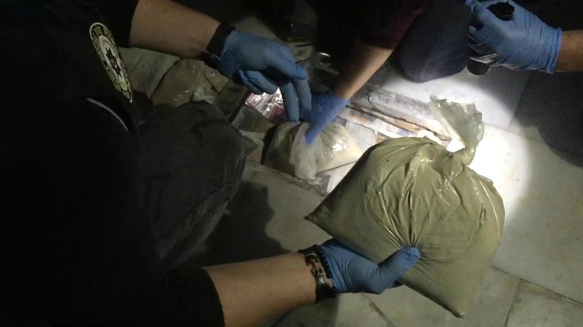 Karo Taşının Altından 3 Kilo Eroin Çıktı