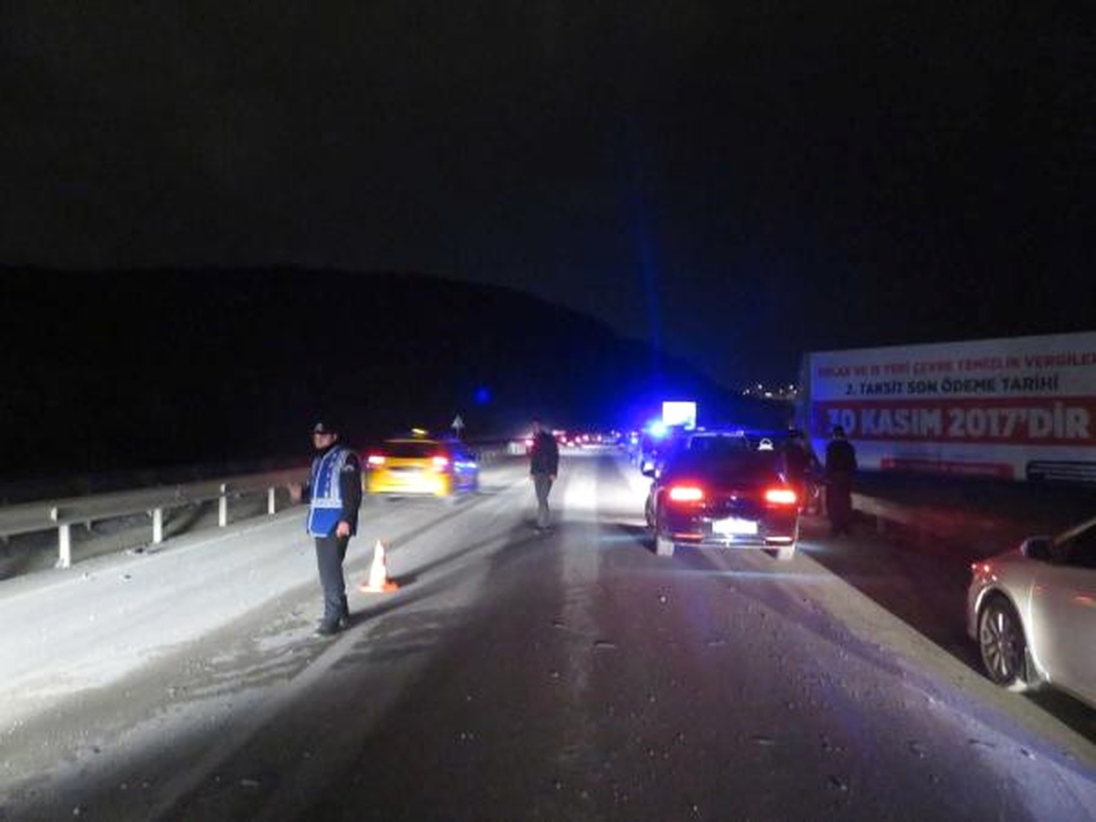 Kaza Yerinde İnceleme Yapan Polislere Otomobil Çarptı: 2 Polis Yaralı