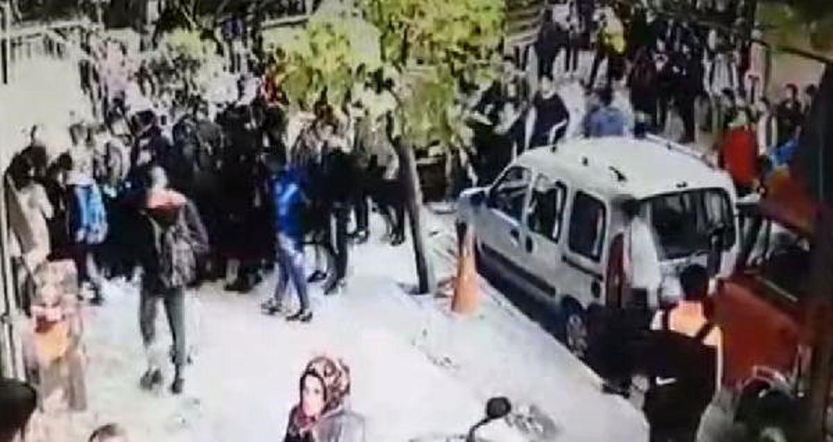 Liselilerin Sopalı Kavgası Kamerada
