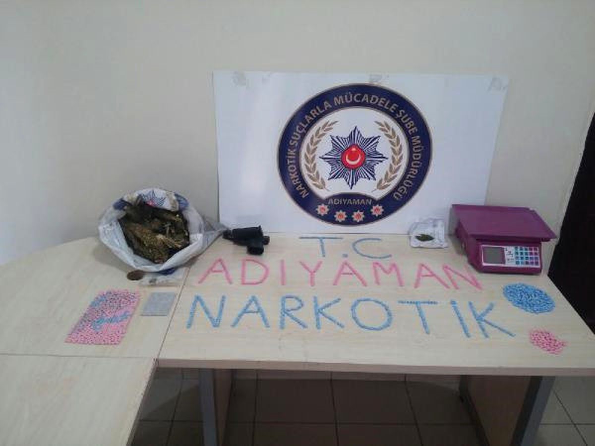 Otomobilde Uyuşturucu ve Tabanca Ele Geçirildi