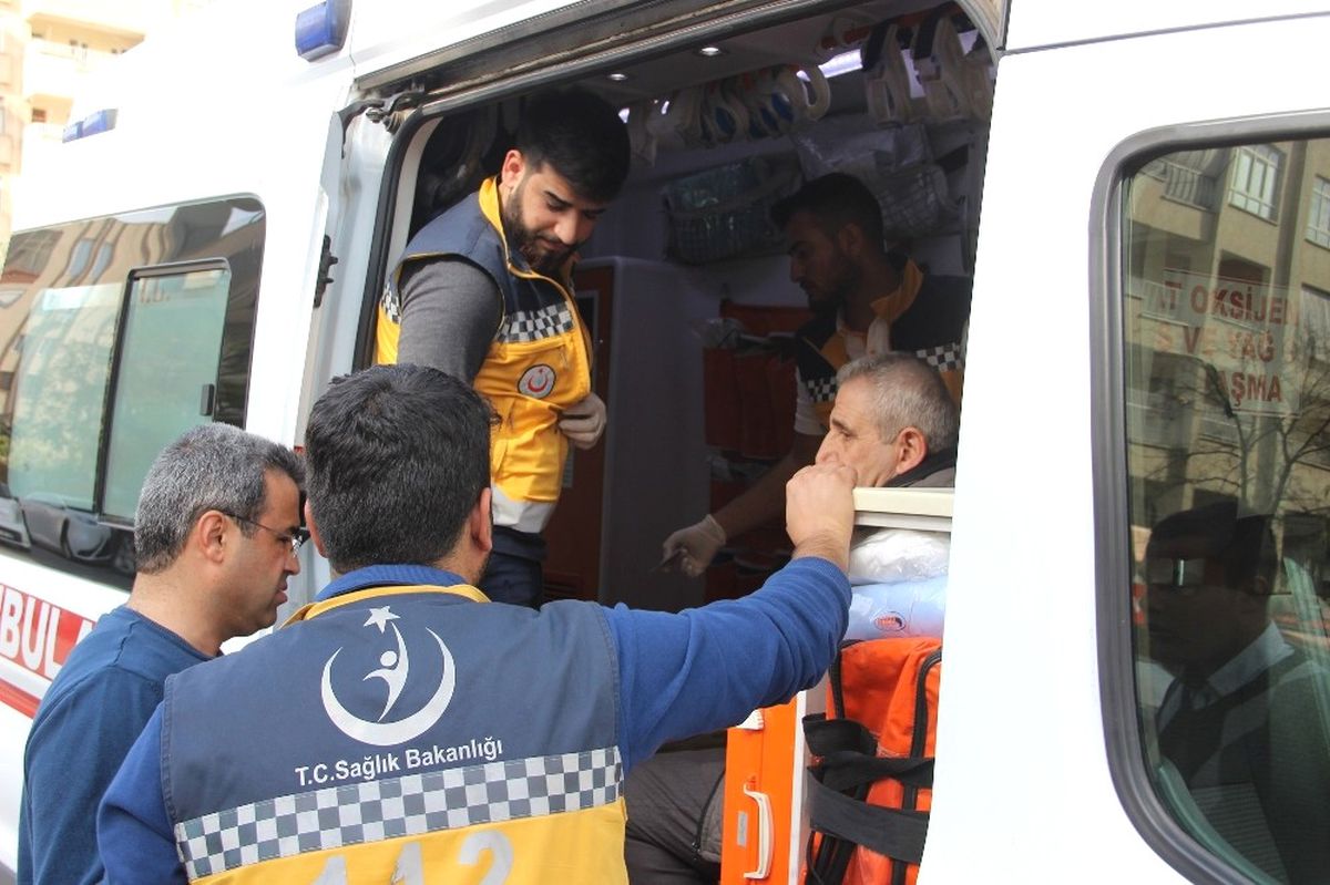 Şanlıurfa\'da Trafik Kazası: 1\'i Polis 2 Yaralı