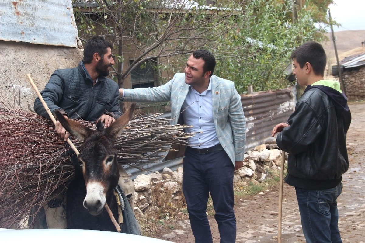 Sivaslı Siyasetçi 10 Günde 85 Köy Gezdi