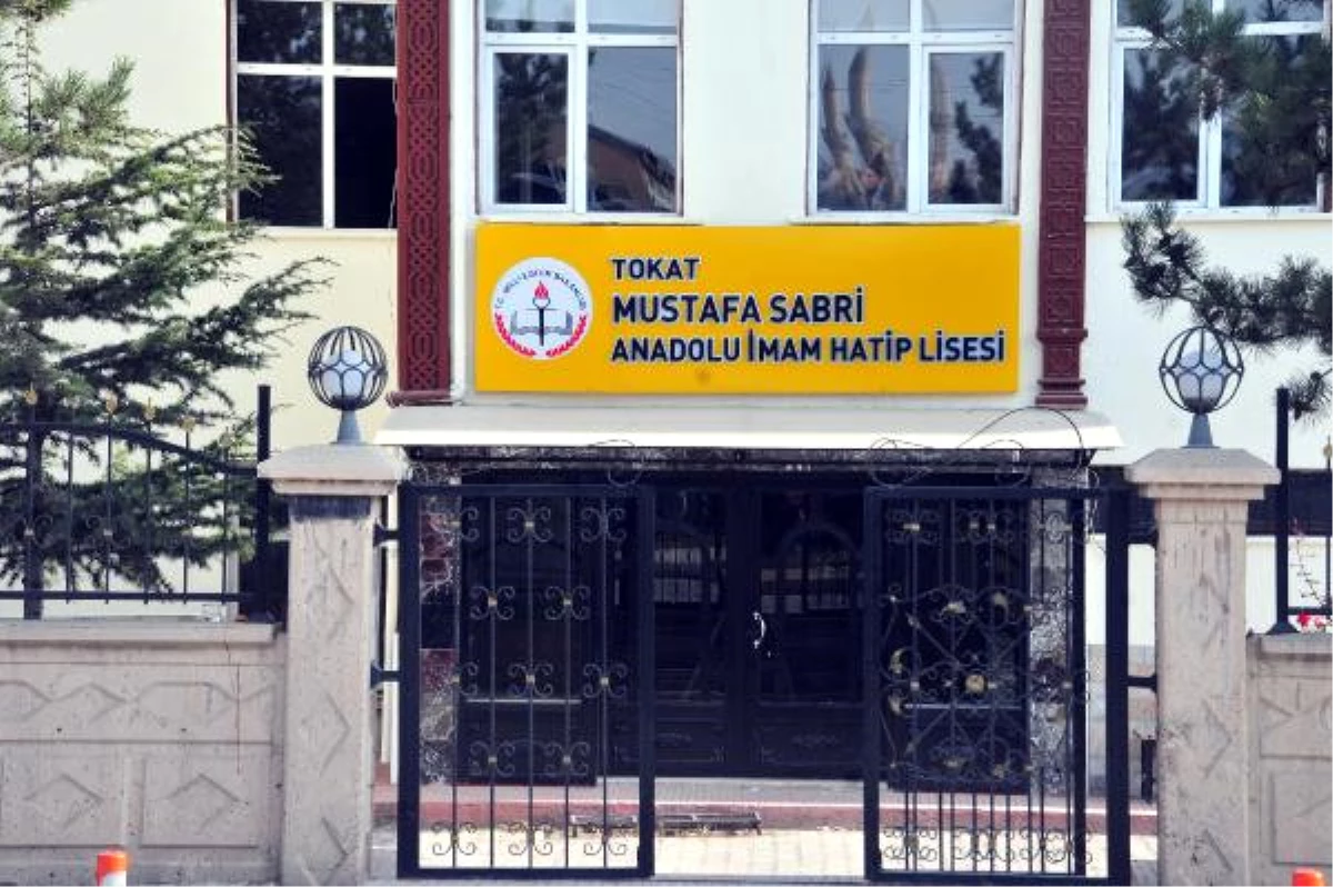 Tokat\'ta, Okula Mustafa Sabri Efendi İsminin Verilmesine Tepki