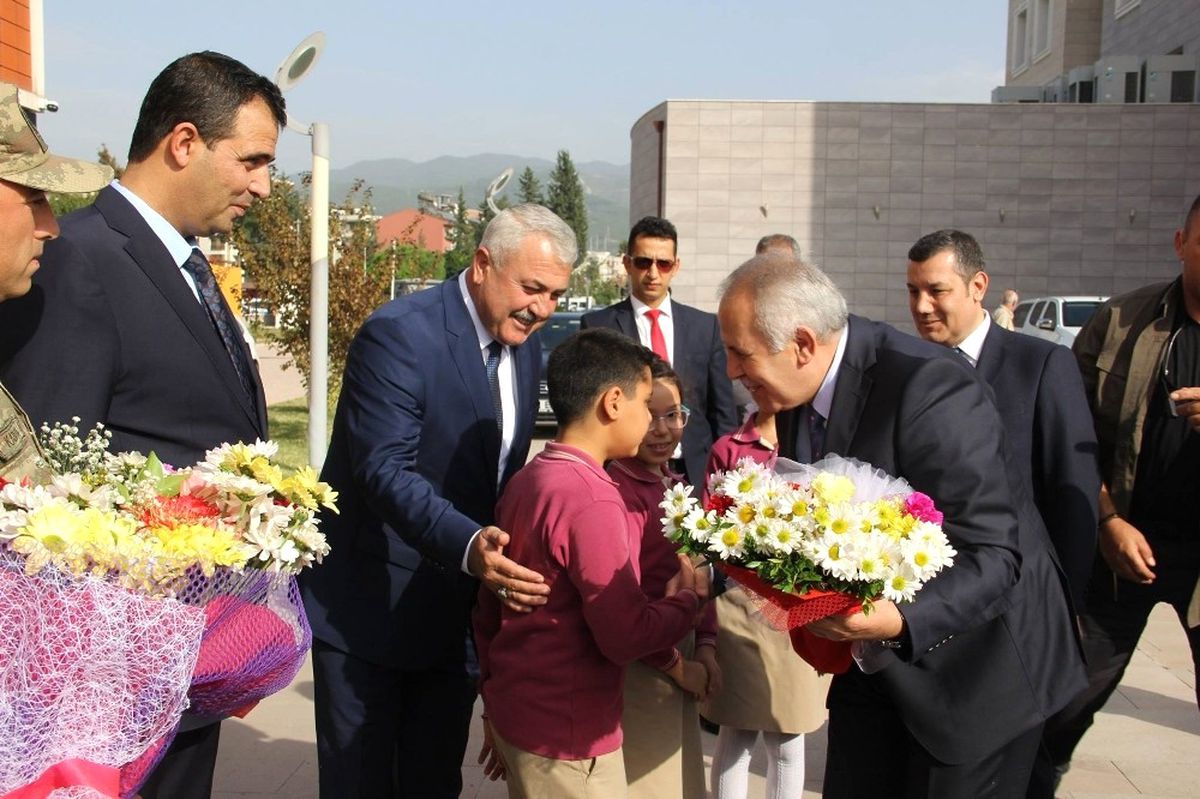 Vali Ata Dörtyol\'da Muhtar ve Halka Buluştu