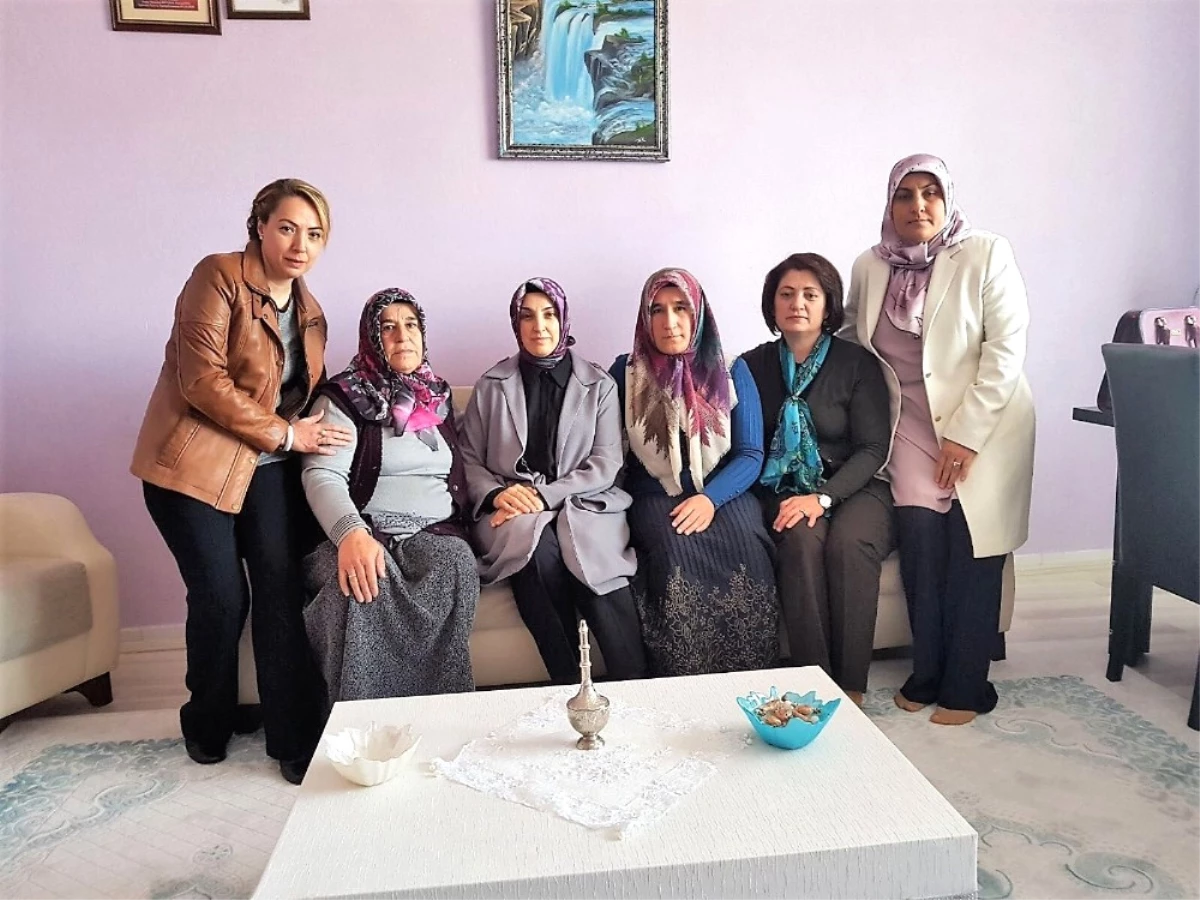 Vali Kaban\'ın Eşi Neriman Kaban Şehit Ailelerini Ziyaret Etti