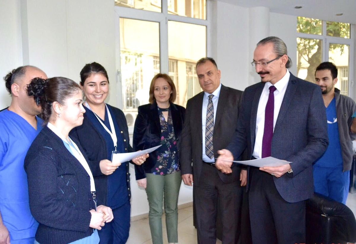 Yoğun Bakım Hemşiresi Yetiştiriyor