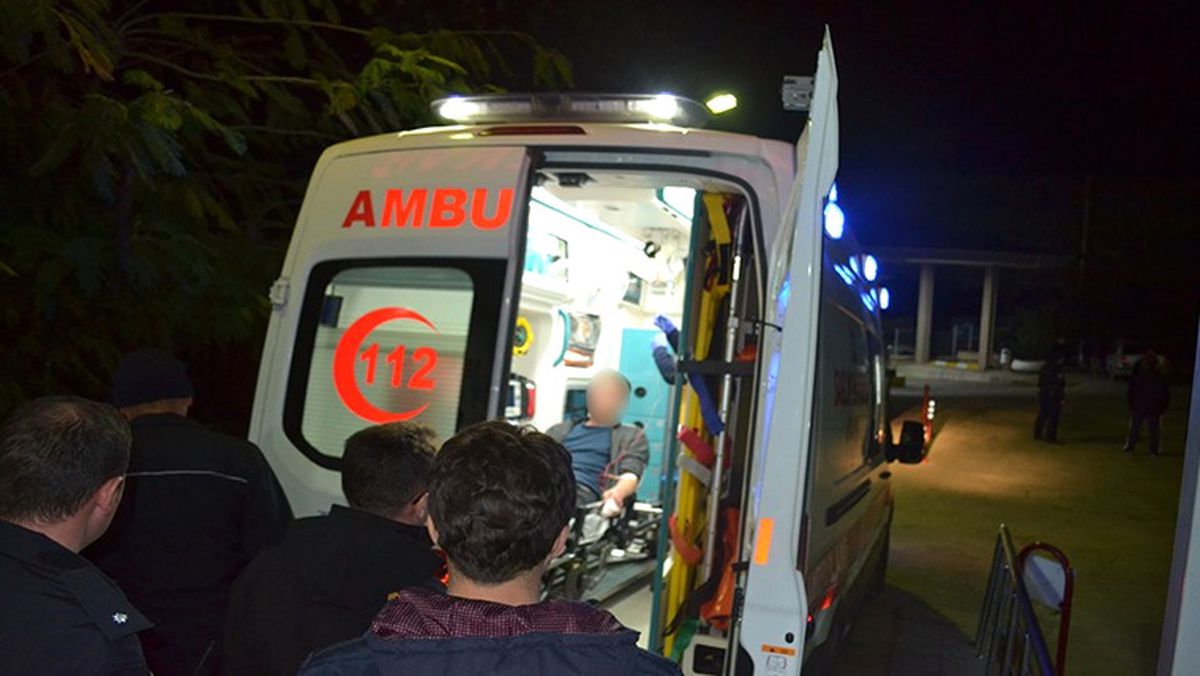 17 Yaşındaki Çocuk Bıçaklanarak Yaralandı