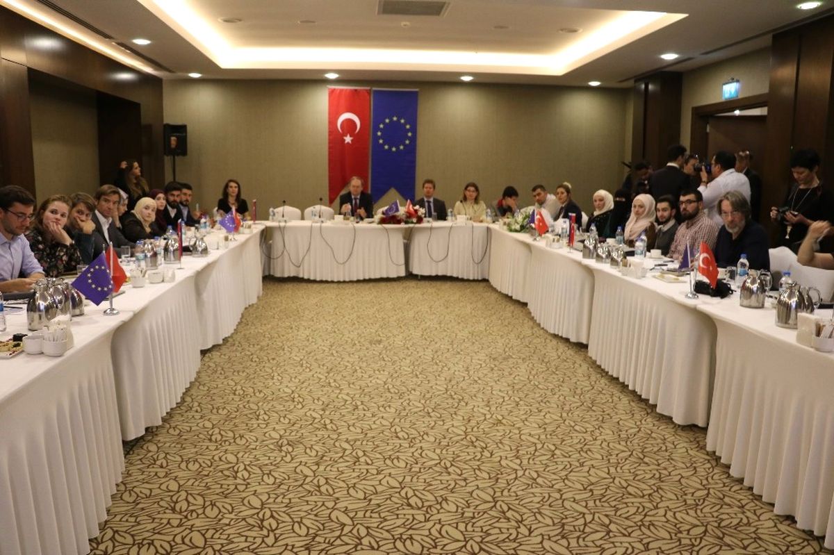 AB Türkiye Delegasyonu Başkanı Mültecilerin Eğitimini Masaya Yatırdı