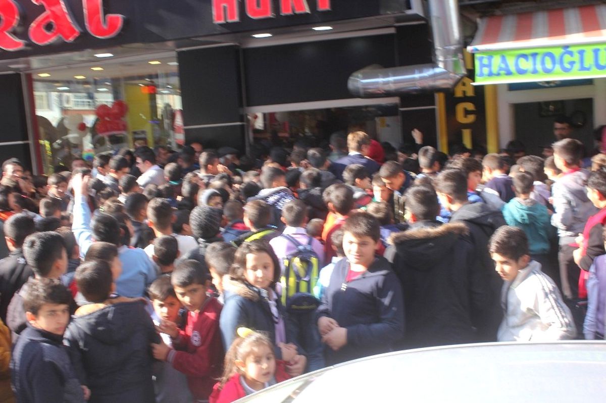 Ağrı\'da Bedava Döner İzdihamı