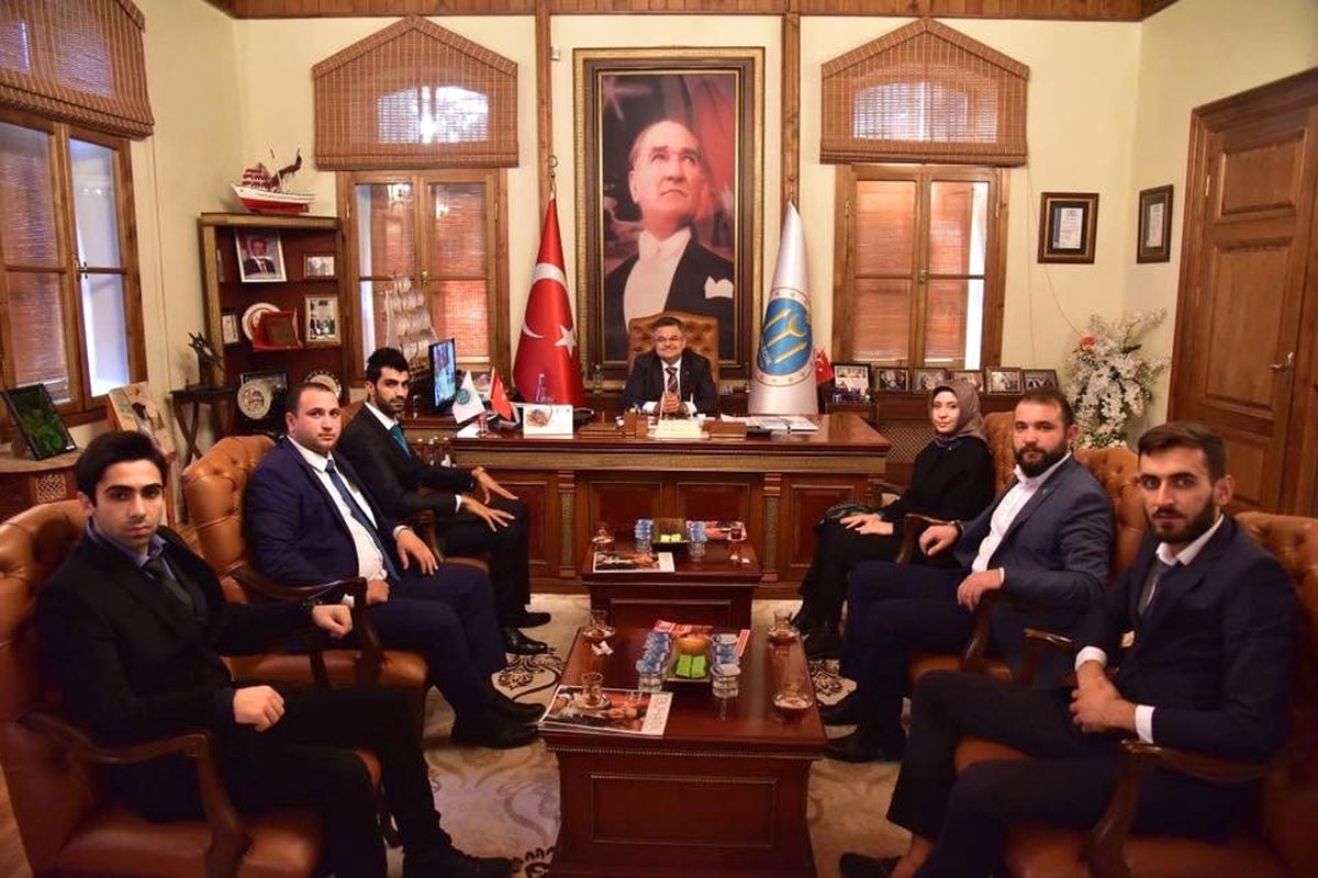 AK Parti Söğüt İlçe Gençlik Kolları\'ndan Başkan Yağcı\'ya Ziyaret