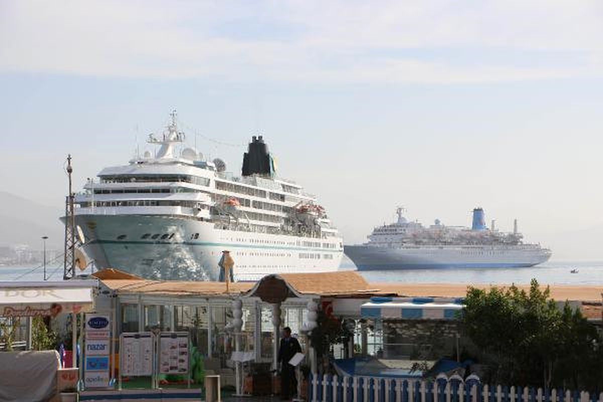 Alanya\'ya Gemiyle Bin 584 Turist Geldi