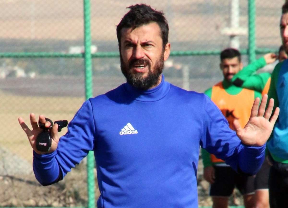 Ali Tandoğan: "Sezon Sonunda Kupayı Kaldırmak İstiyoruz"