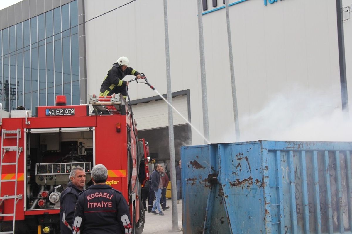 Atık Yangını İtfaiyeyi Harekete Geçirdi