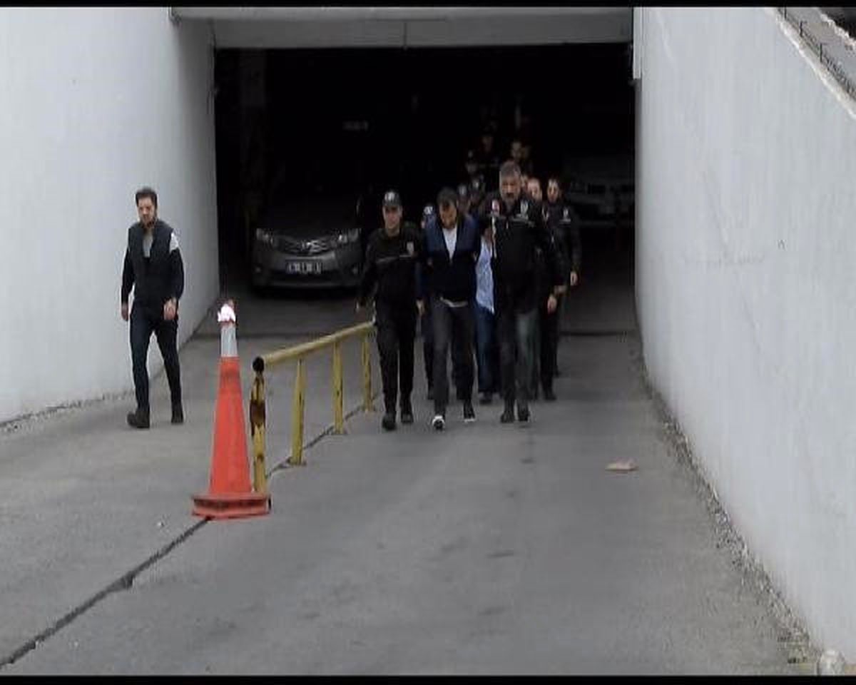 Avm Operasyonunda Gözaltına Alınan Şüpheliler Adliyeye Sevkedildi
