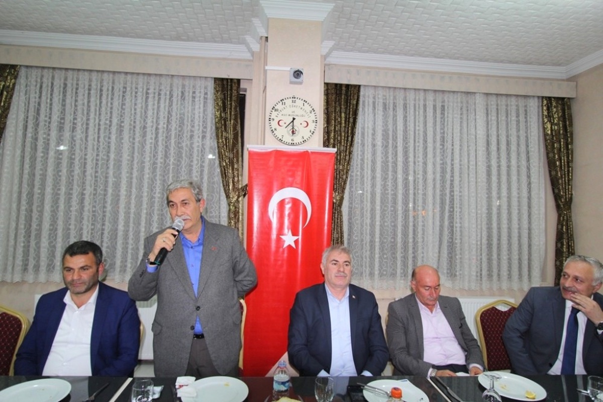 Bayburt Belediyesi\'nden Emektarlarına Veda Yemeği
