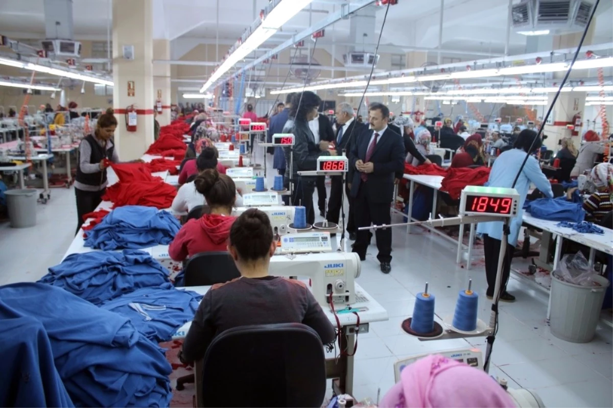 Birecik\'teki Tekstil Fabrikası Kadın İstihdamına Katkı Sağlıyor