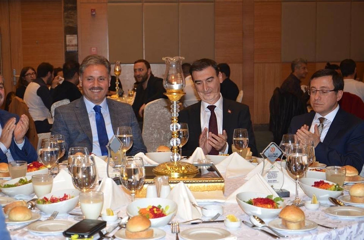 Büyükşehir\'den Film Festivali Sponsorlarına Plaket