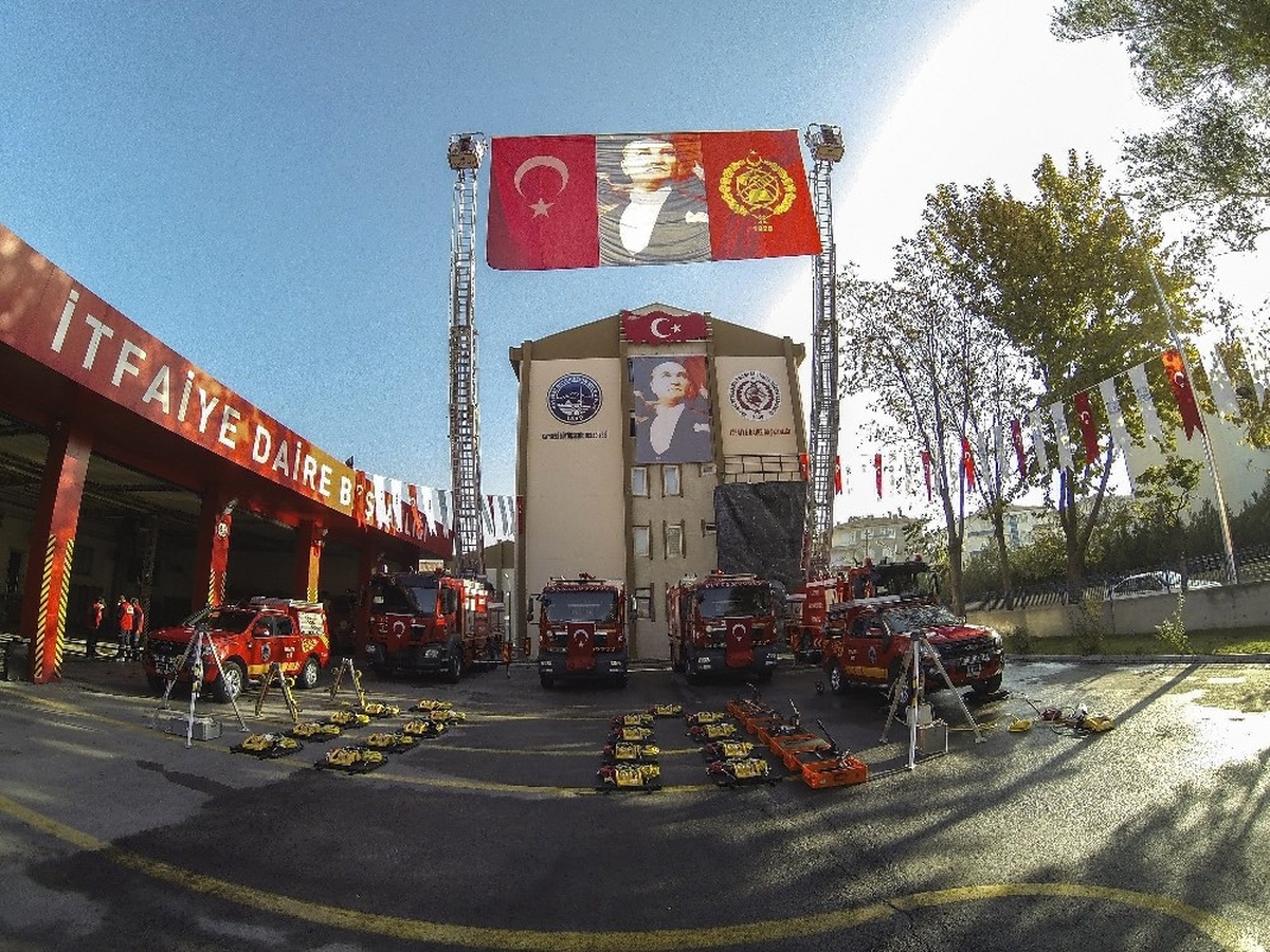 Büyükşehir İtfaiyesine Yeni Araç ve Ekipman