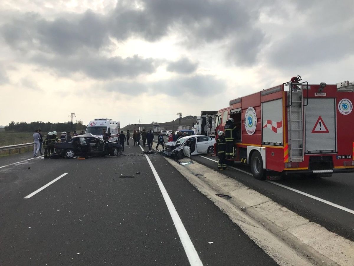Çorlu-Tekirdağ Yolunda Kaza: 3 Yaralı