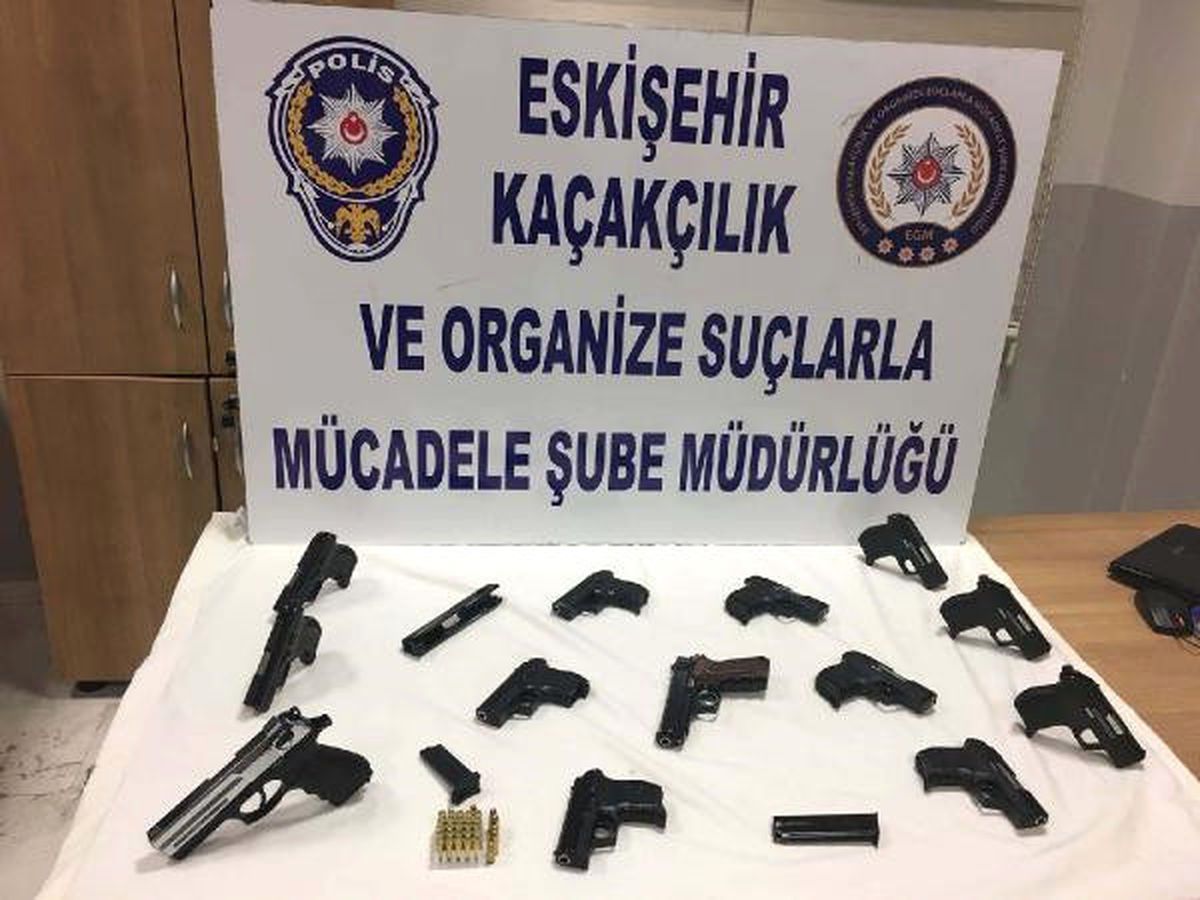 Eskişehir\'de 13 Tabanca Ele Geçirildi