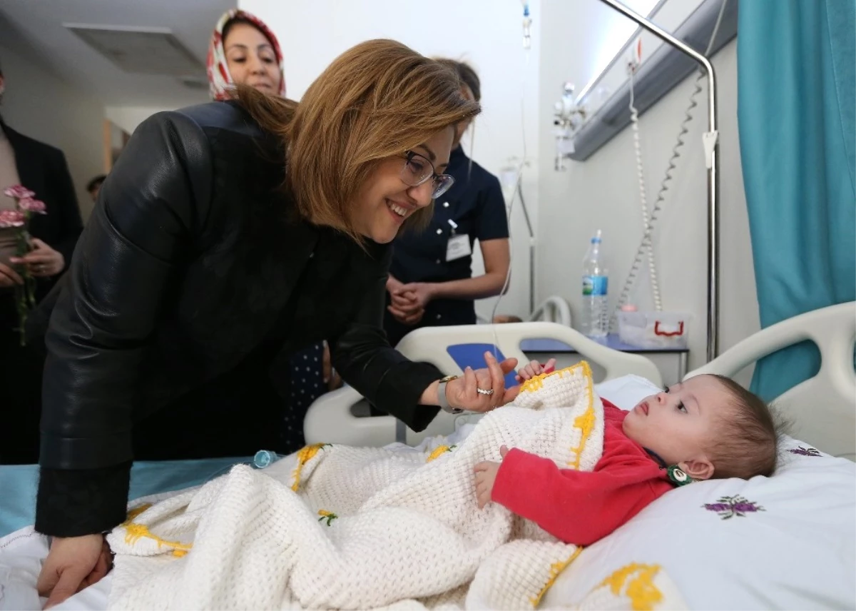 Fatma Şahin, İnayet Topçuoğlu Hastanesini İnceledi