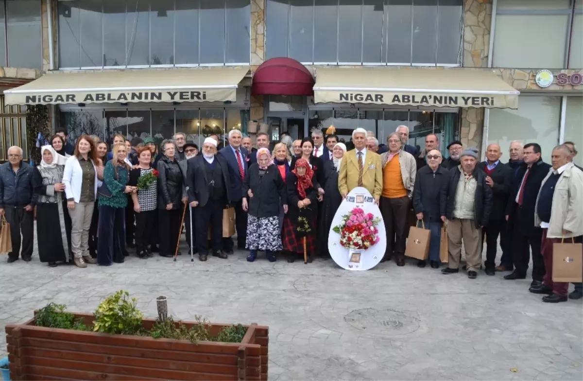 Futbol Adamları Huzurevi Sakinleri ile Bir Araya Geldi