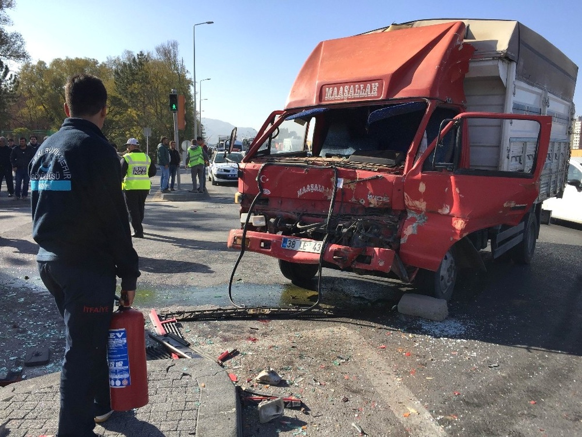 Geleceğin İtfaiyecisi Elleri Tetikte Bekledi