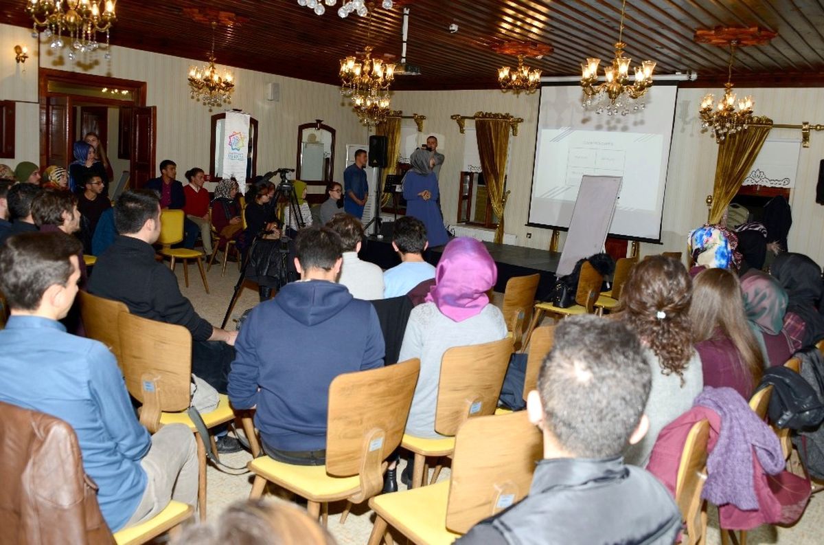 Gençlik Meclisinden "Kendi Potansiyelini Keşfet" Semineri