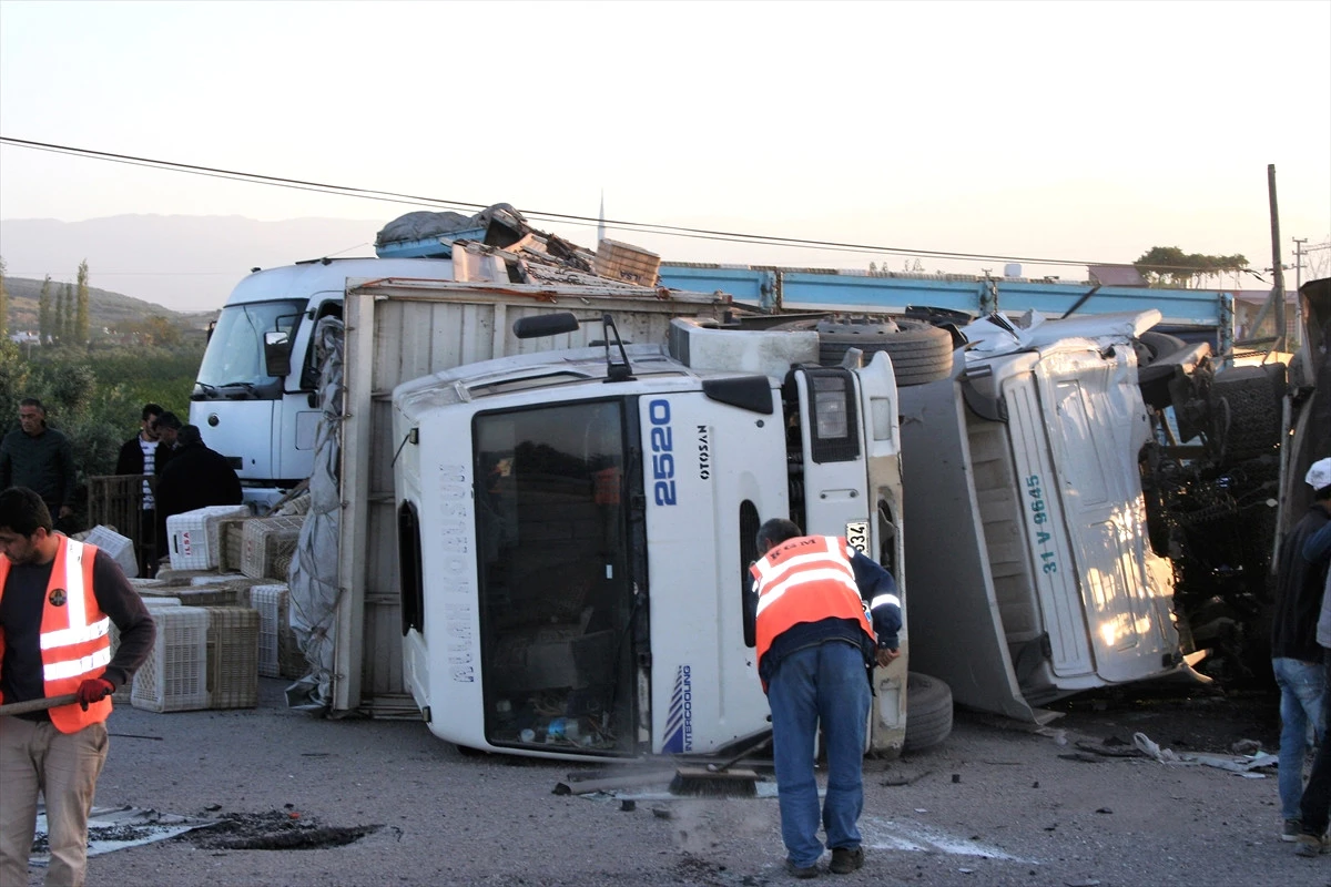 Hatay\'da Zincirleme Trafik Kazası: 19 Yaralı