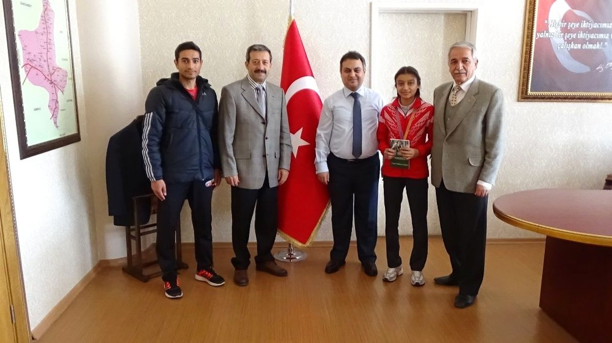 Kaymakam\'dan Şampiyon Sporcuya Ödül