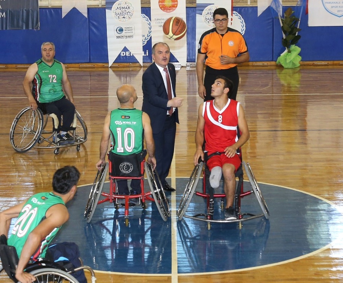 Pamukkale Belediyespor Sahaya İniyor