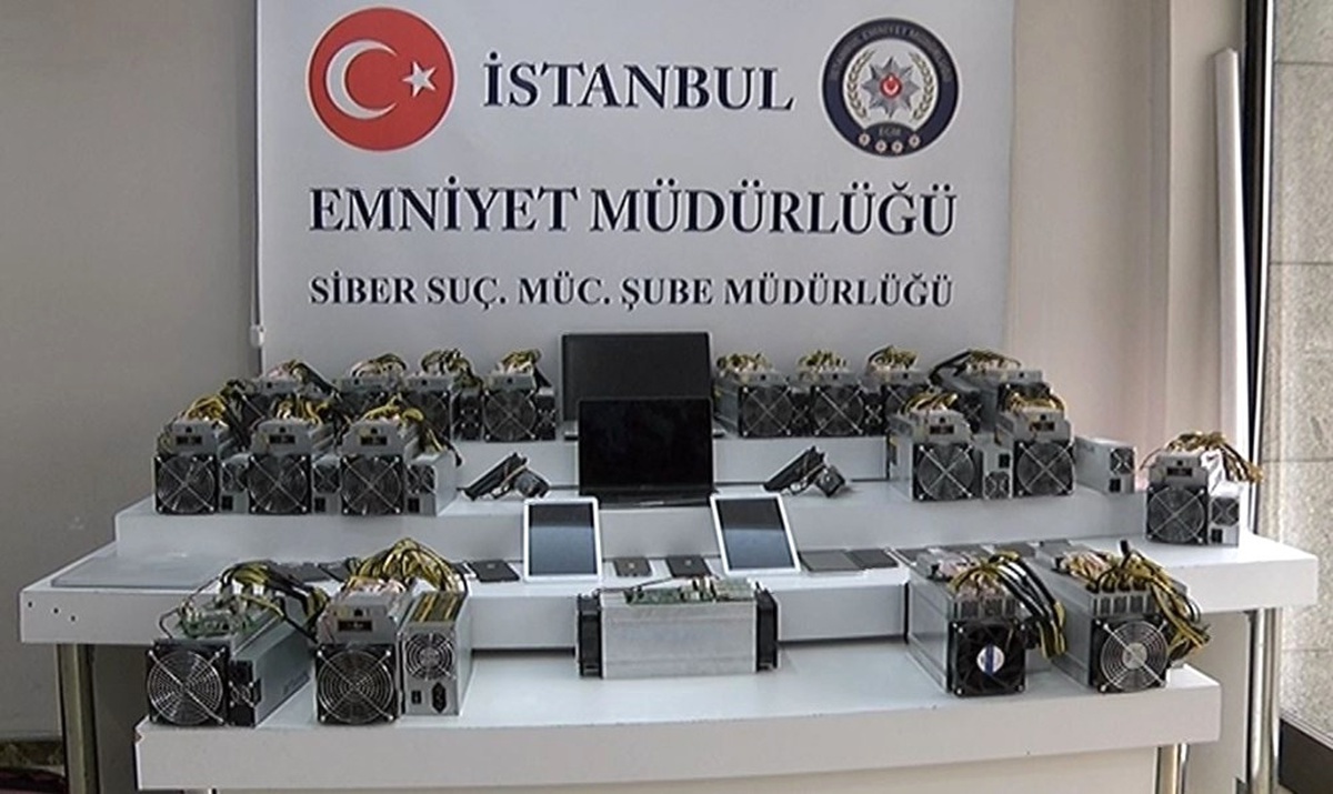 Polisten Türkiye\'de İlk Kez Sanal Para Gasp Operasyonu