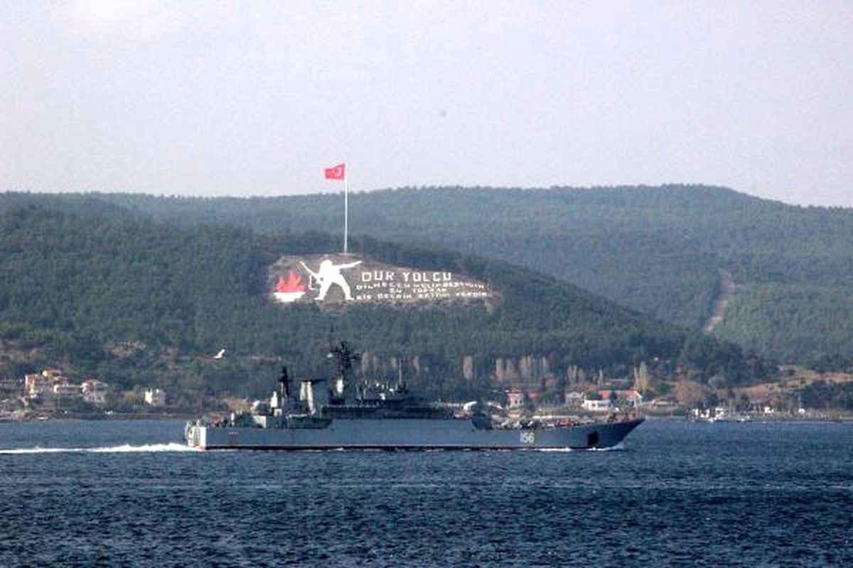 Rus Savaş Gemisi, Çanakkale Boğazı\'ndan Geçti