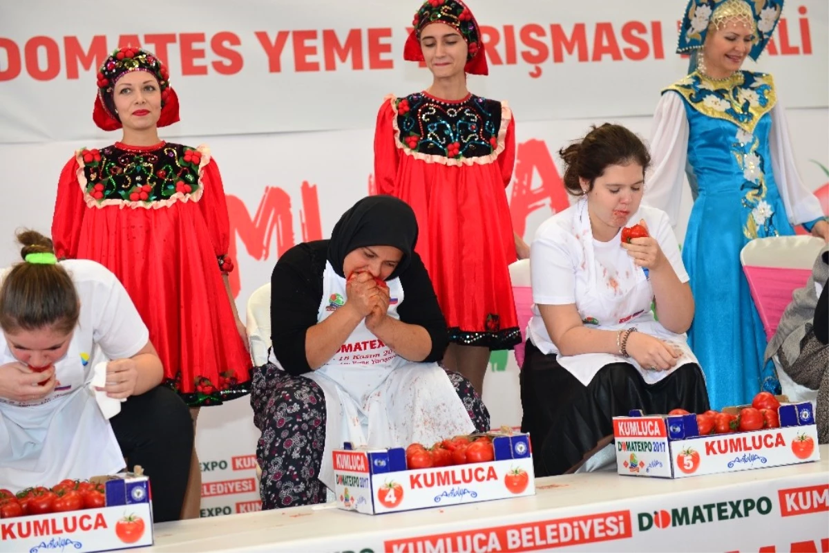 Rus ve Türk Kadınlar Domates Yeme Yarışı Yaptı
