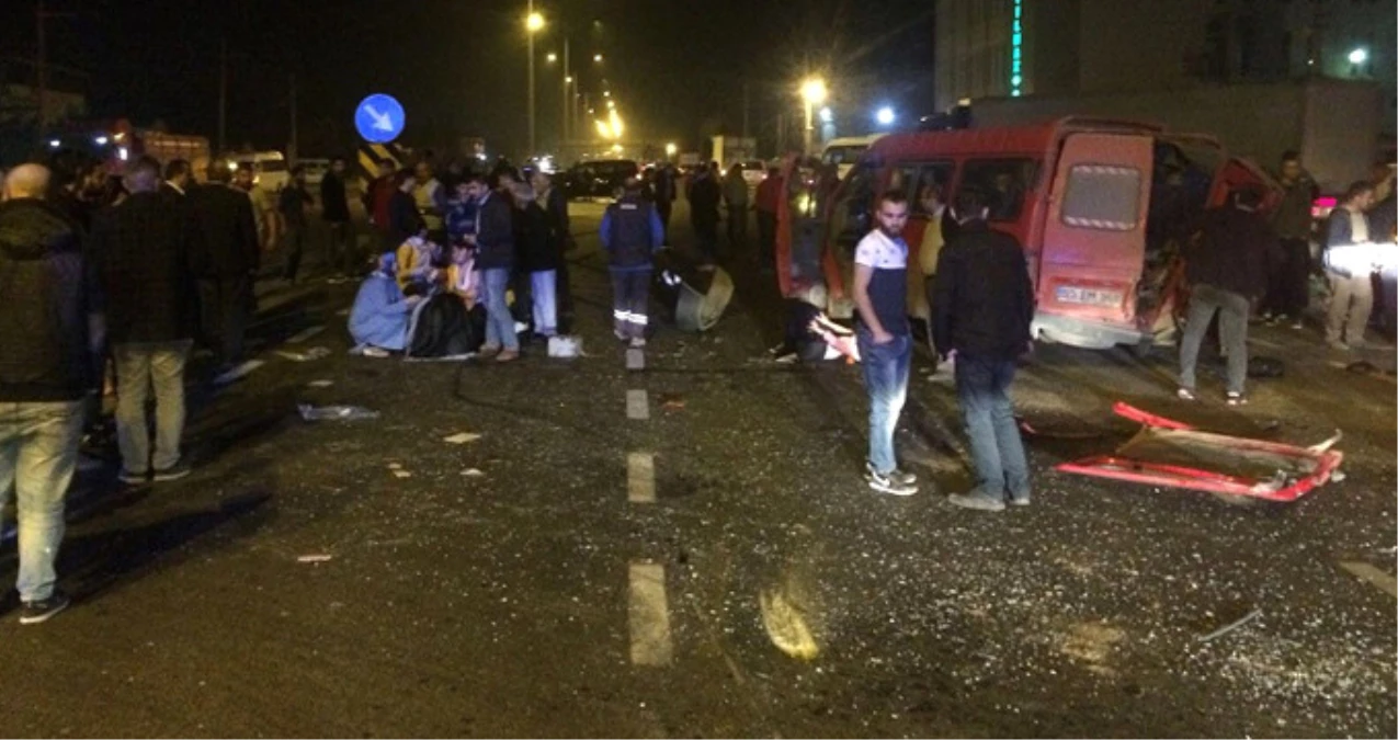 Samsun\'da İşçi Servisi Kaza Yaptı: 1 Ölü, 14 Yaralı