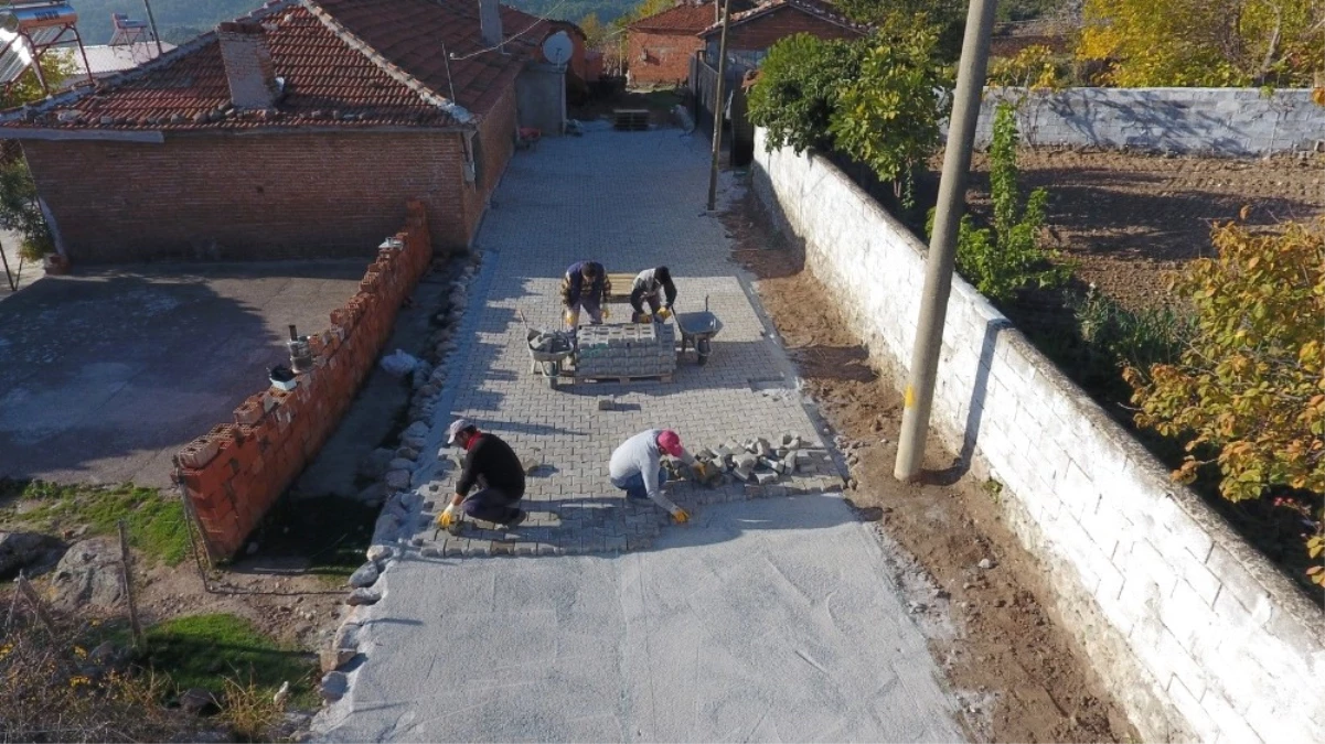 Saruhanlı Belediyesi Mahalleleri Kilit Parke Taşıyla Donatıyor