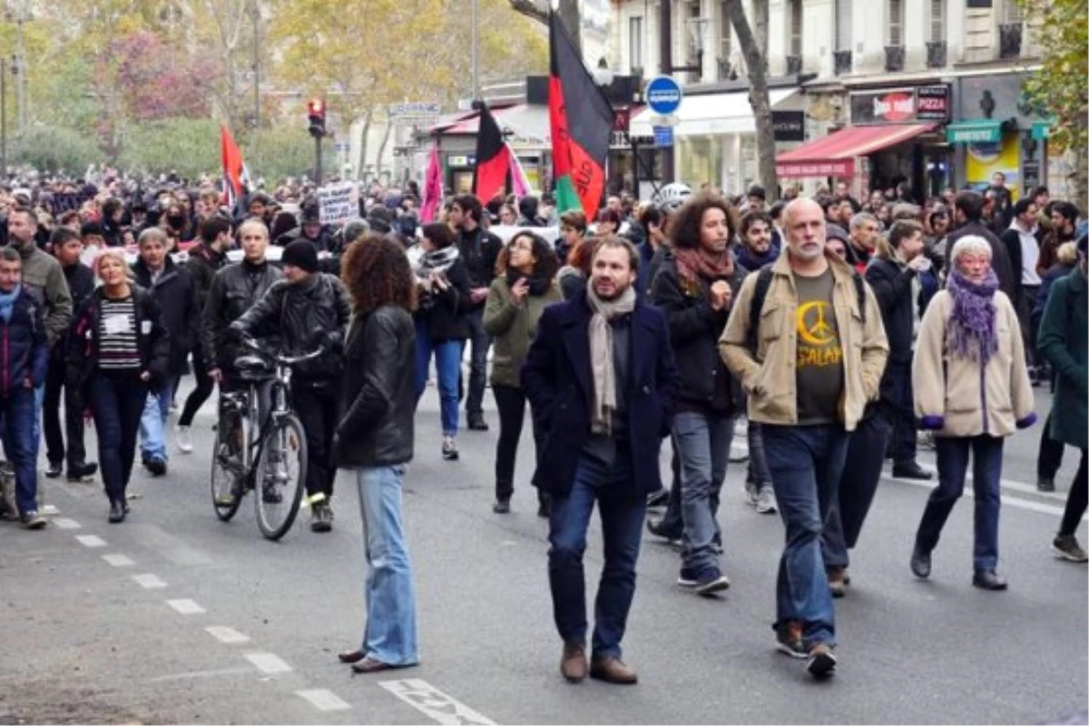 Sendikalardan Macron\'un Reformlarına Karşı Yürüyüş