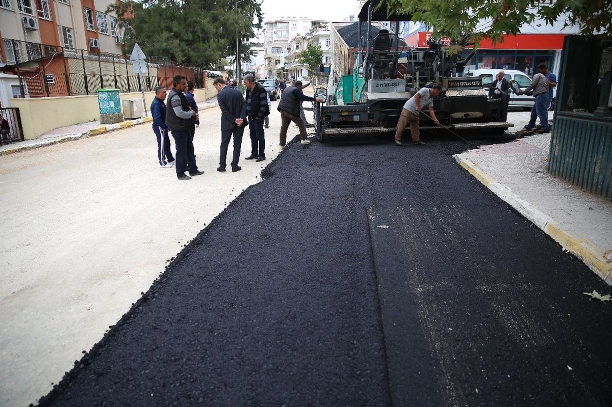Serik\'te 70 Kilometre Sıcak Asfalt Çalışması Yapıldı
