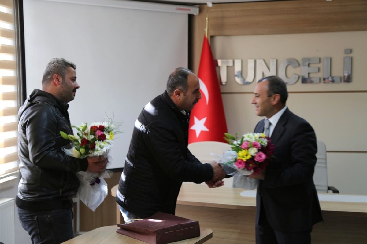 Sorunu Çözen Vali Sonel\'e, Minibüsçülerden Teşekkür