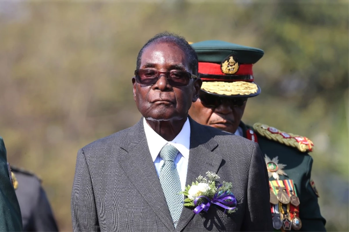 Zimbabve Lideri Mugabe, Ordunun Baskısına Direniyor