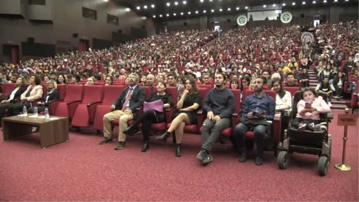 Ayla" Filminin Oyuncuları Adana\'da Öğrencilerle Buluştu