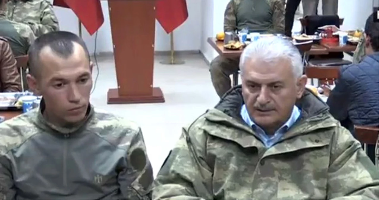 Başbakan Yıldırım, Kamuflaj Giyip Dağlıca\'da Askerlerle Kumanya Yedi