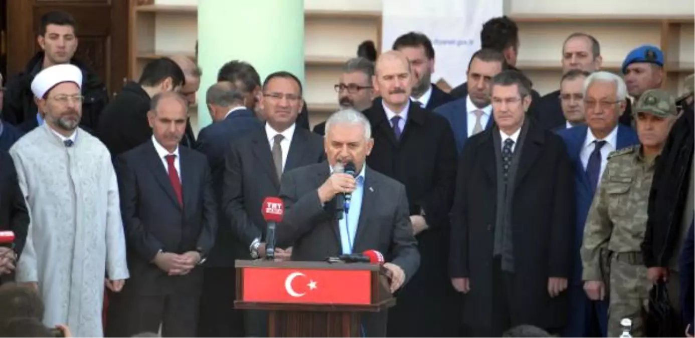 Başbakan Yıldırım, Şırnak\'ta Üs Bölgesini Ziyaret Etti (2)